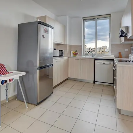City Center Pool View Apartment Larnaca