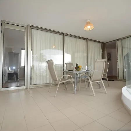 City Center Pool View Apartment Larnaka